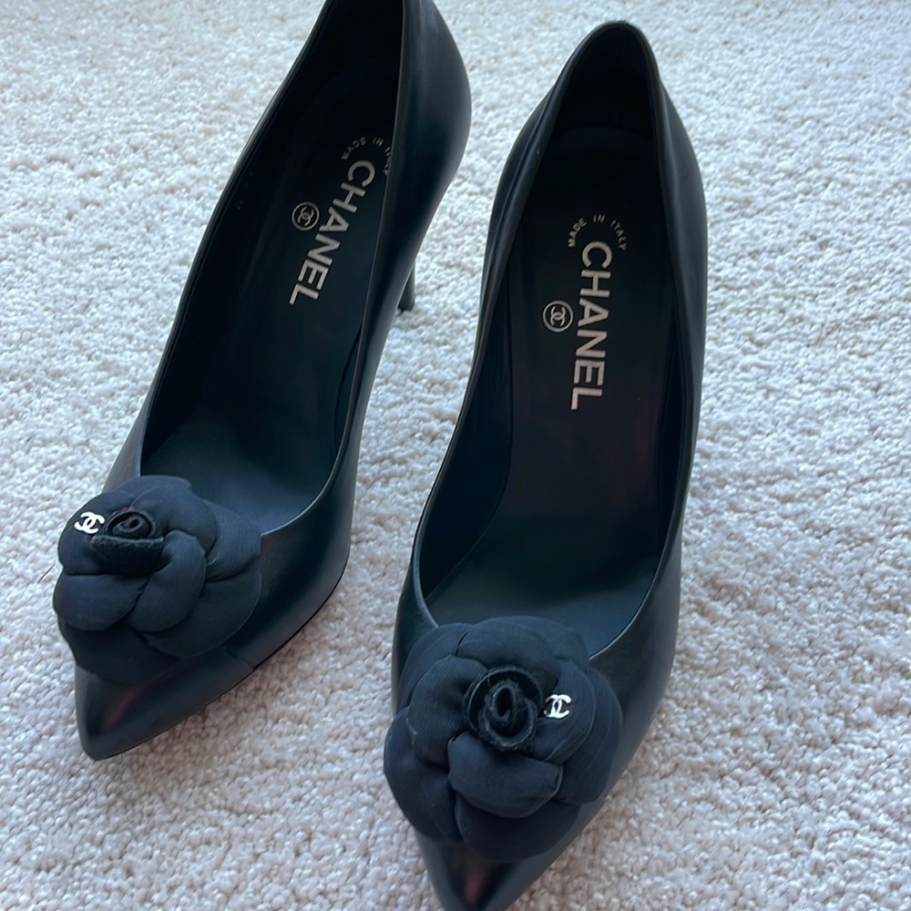 Chanel camellia leather pumps